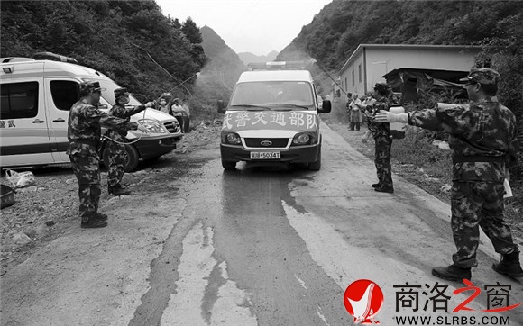 出入搶險救援現(xiàn)場的車輛、人員必須消毒防疫