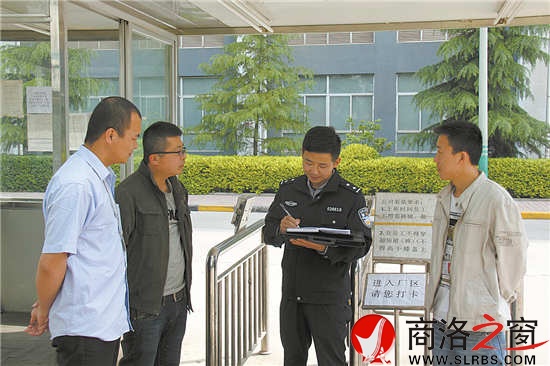 商丹工業(yè)園區(qū)內(nèi)企業(yè)眾多，外來人口密集，張葛亮不定期便會深入園區(qū)企業(yè)走訪調(diào)查，以便及時(shí)發(fā)現(xiàn)、化解矛盾糾紛。